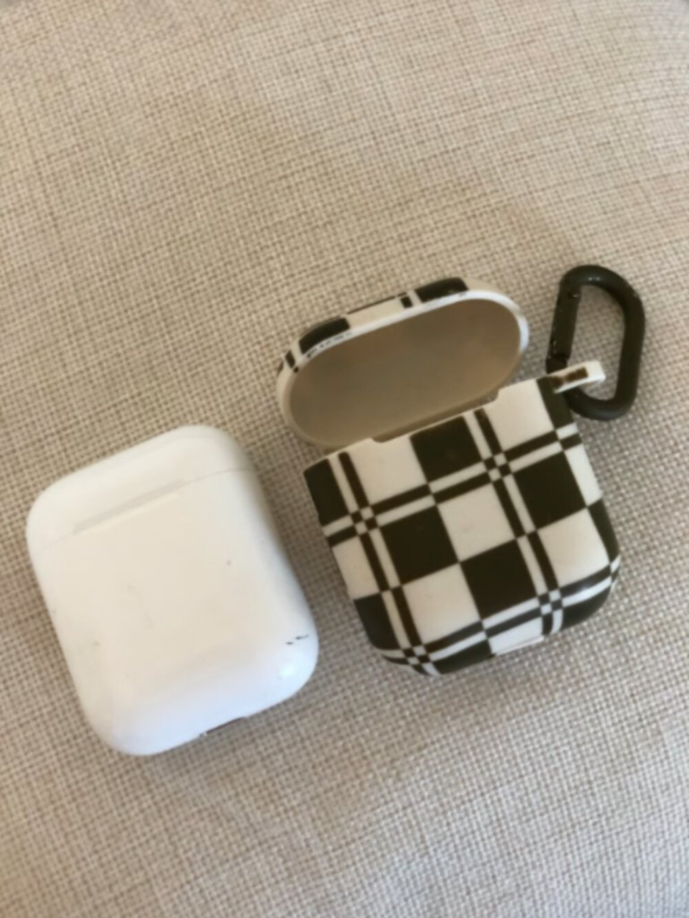 Apple AirPods AirPods 2nd Generation (left + right + charging case and cover)